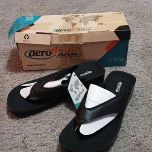 Aerothotic black sandals  Sz 7 NWT and comes with box